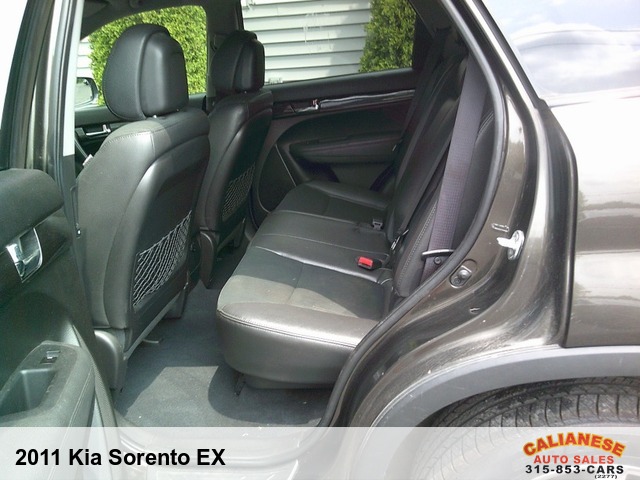 2011 Kia Sorento EX  