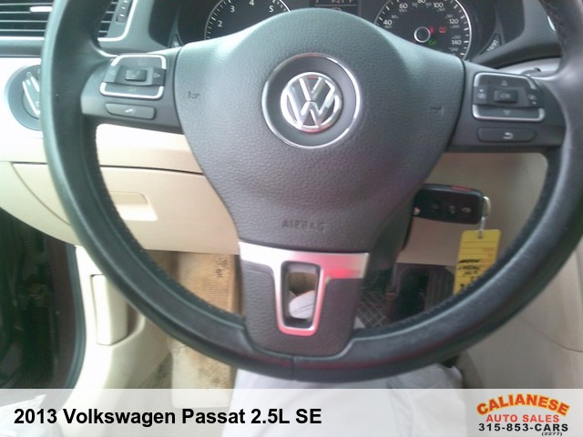 2013 Volkswagen Passat 2.5L SE 